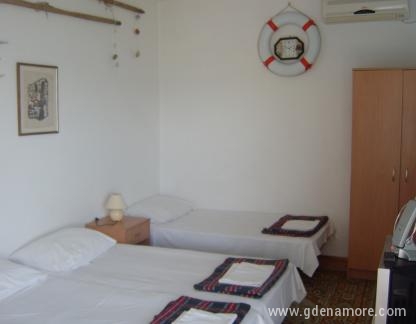 Апартаменти и стаи Вулович-Кумбор, , частни квартири в града Kumbor, Черна Гора